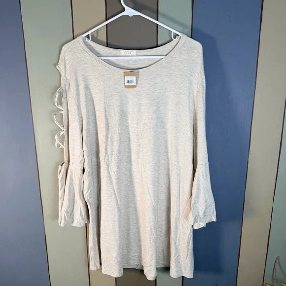 Plus size Boho Top with Bell-Sleeve and arm cut-outs-NWT-3XL - Picture 6 of 10